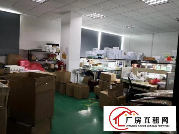 
		龙岗爱联近地铁口楼上厂房900平方米有现成办公室装修水电
	