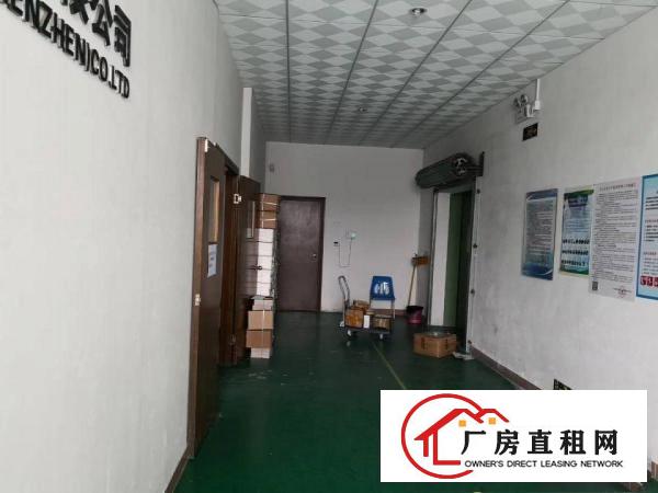 
		龙岗爱联近地铁口楼上厂房900平方米有现成办公室装修水电
	