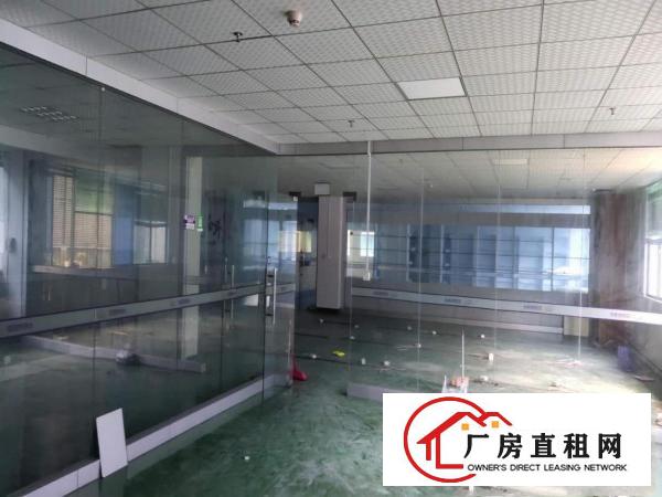 
		龙岗宝龙工业区原房东厂房二楼1300平方出租，有红本可分租
	