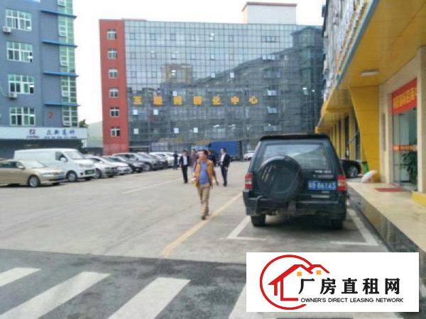 
		龙岗南联厂房仓库80到2400平火爆招租22元起大小可分租
	