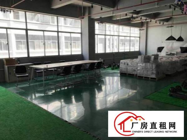 
		龙岗楼上1200平米现成办公室地坪漆精装修，价格优惠。
	