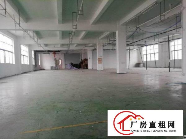 
		布吉甘坑厂房新空出原房东标准厂房一楼1100平出租
	