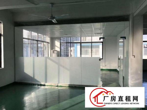
		横岗刚出独门独院5000平方厂房出租采光好
	