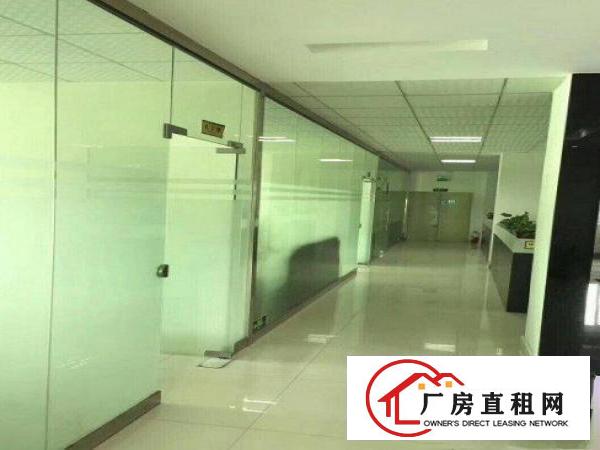 
		龙岗区嘉华路新出二楼650平，带精装修厂房出租
	