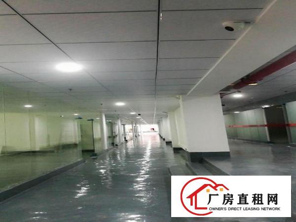 
		出租龙岗区横岗六和路万德隆商务一楼680平米厂房
	