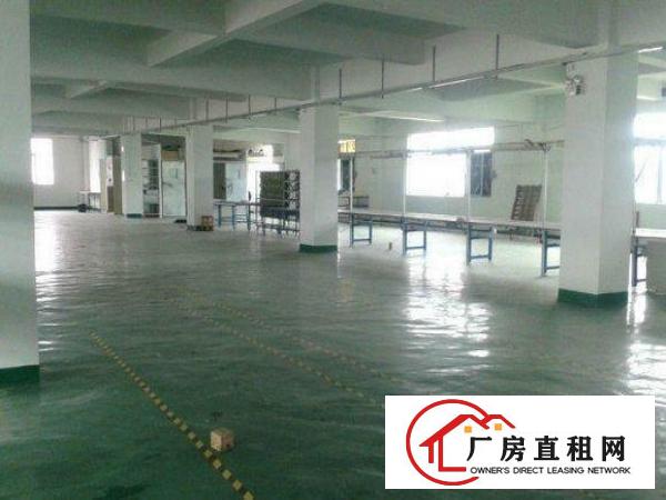 
		龙岗区横岗三楼400平方米标准厂房出租，水电齐全，面积足
	