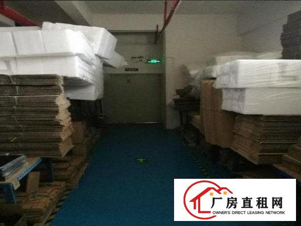 
		横岗华乐路楼上一整层带装精装修1400平方厂房出租
	