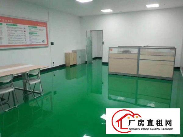 
		龙岗区华乐路标准1000方，大路边，有证，带装修厂房出租
	