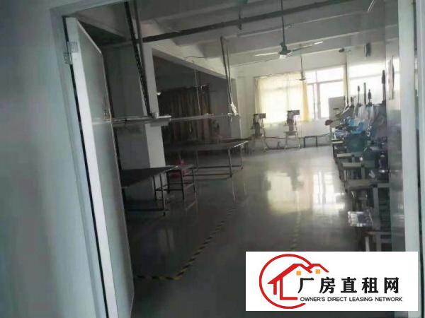 
		横岗茂兴路新出精装厂房2楼200平出租可办环评
	