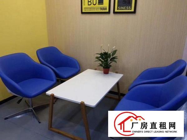 
		业主直租横岗30平办公室，1700元月费用全包，配租赁合同
	