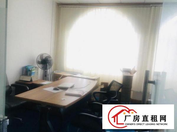 
		六约地铁站旁90平办公室刚新装修
	