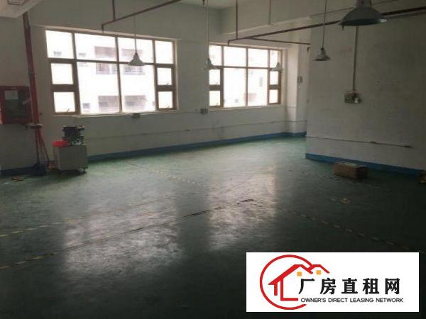 
		龙岗区四联社区附近，楼上500平，原房东厂房现对外招租
	