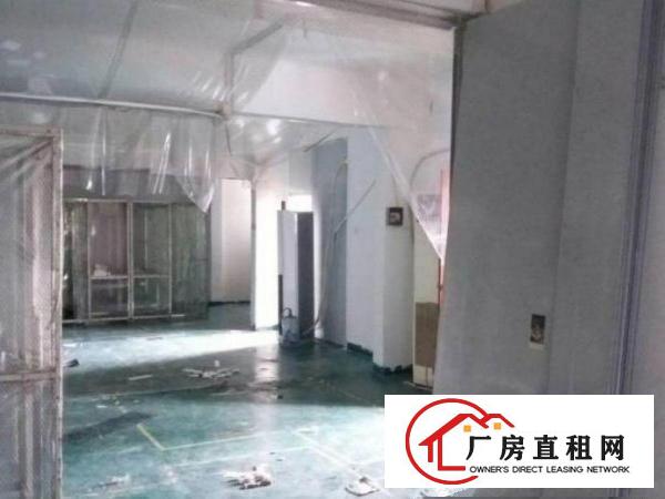 
		横岗华乐路附近三楼200平方厂房出租，交通方便
	