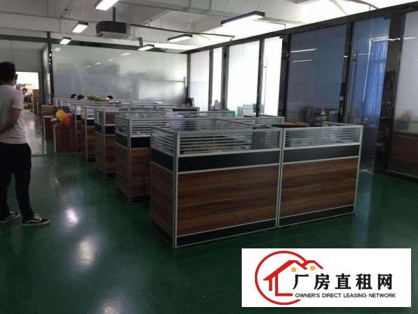 
		龙岗嶂背原房东厂房三楼360平方带现成装修出租
	