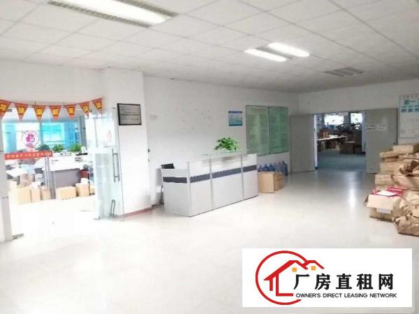 
		横岗地铁口一楼2000平方米厂房出租，
	