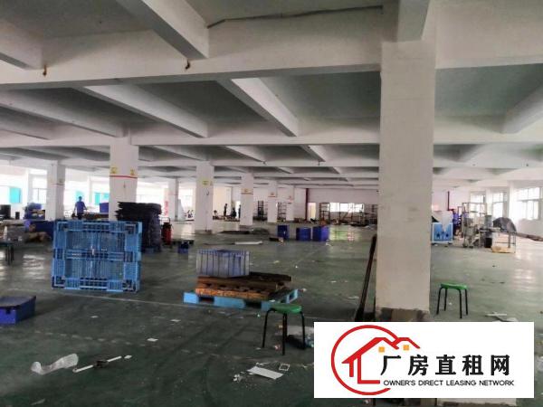 
		横岗地铁口一楼2000平方米厂房出租，
	