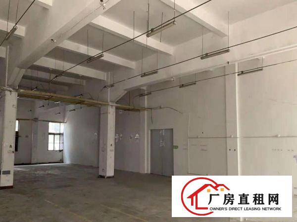 
		横岗荷坳工业区1楼1500，2楼4000，大小可分租
	