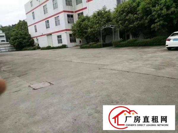 
		横岗荷坳工业区1楼1500，2楼4000，大小可分租
	