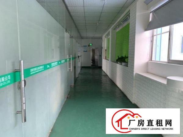 
		横岗地铁站现成装修厂房25块，大货车进出方便
	