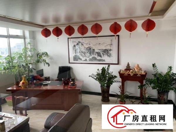 
		横岗地铁站现成装修厂房25块，大货车进出方便
	