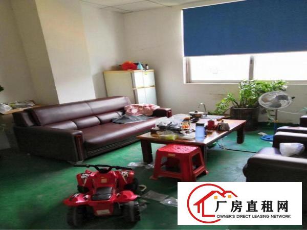 
		横岗大康新出楼上整层460平米出租
	
