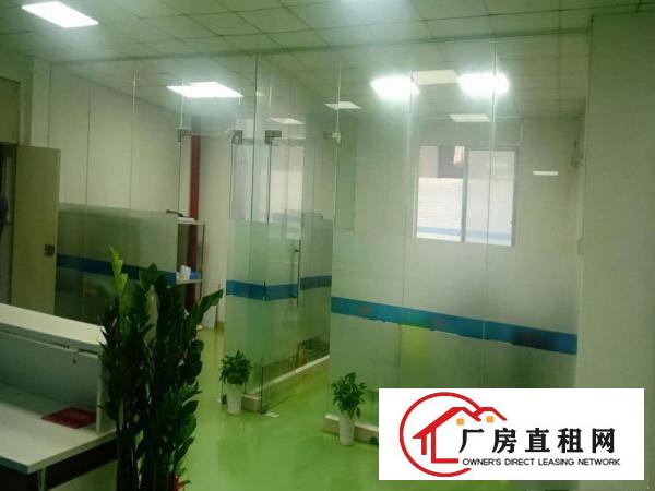 
		豪华装修出租！永湖地铁站一公里原房东自用二楼厂房900平方
	