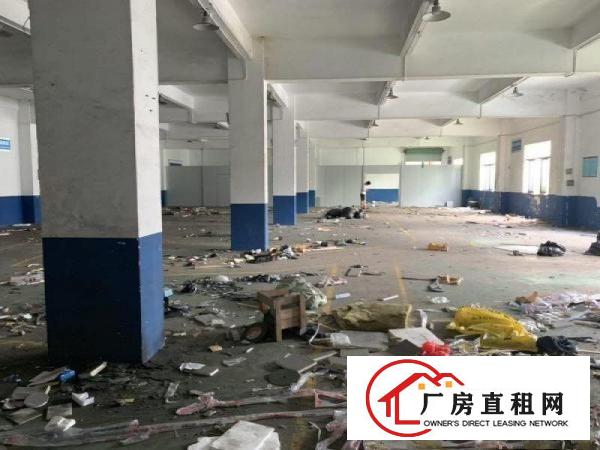 
		横岗地铁站旁边一楼1400平米单价28招租，使用率高空地大
	