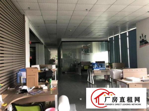 
		横岗六约新出楼上600平方带精装修办公室厂房招租
	