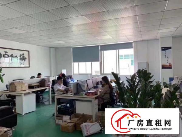 
		横岗四联新出楼上1300平，16元全包，办公室水电齐全
	