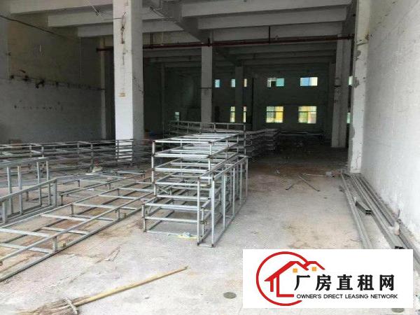 
		横岗地铁站附近一楼展厅办公厂房2500平米招租
	