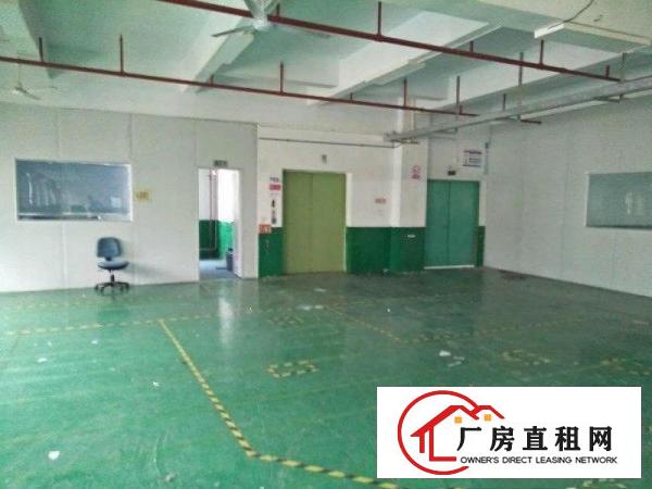 
		平湖辅城坳工业区3楼900㎡厂房招租，临近高速口
	