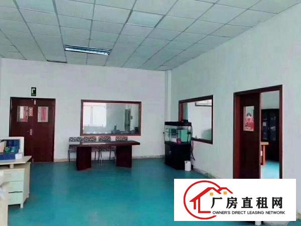 
		平湖新出标准一楼1080㎡带现成行车水电齐全低价甩租
	