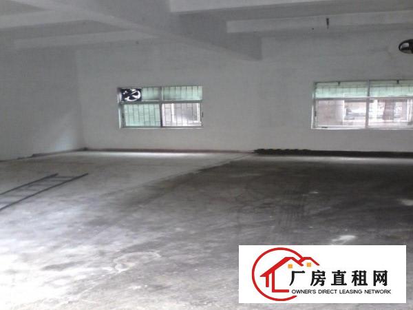 
		平湖富民工业区附近小面积一楼厂房汇，200平方起租
	