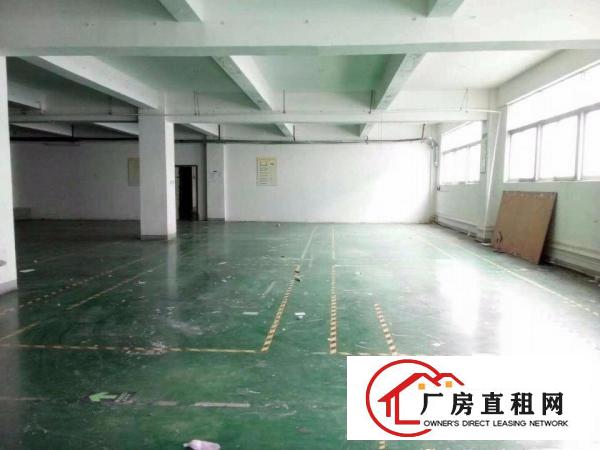 
		平湖良安田原房东出租一楼800平方，楼上550平方，面积实在
	