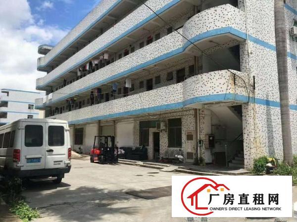 
		平湖华南城高速路口3栋独门独院出租，每栋6500平方，形象好
	