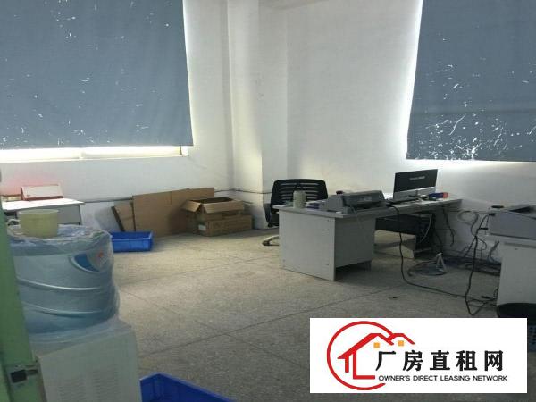 
		平湖上木古地铁站、高速口厂房出租，价格可谈
	