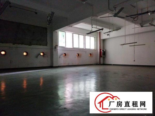 
		平湖山厦新村新出2楼720平厂房，可做仓库组装加工租金优惠
	