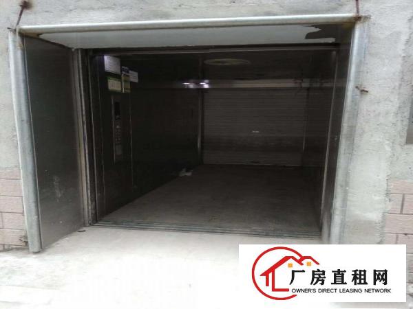 
		平湖白泥坑工业区750平1000平精装修配送厂房出租，带冷库
	