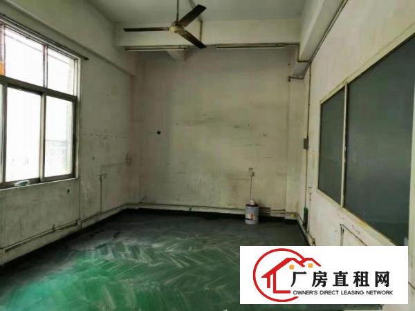 
		平湖华南城附近厂房出租，租金29元，一楼厂房。
	