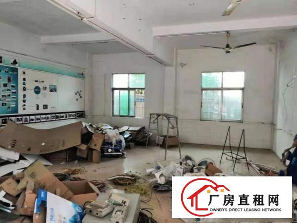 
		平湖华南城附近厂房出租，租金29元，一楼厂房。
	