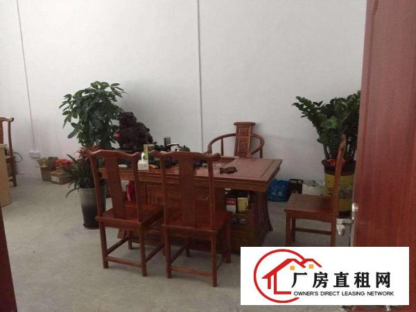 
		平湖白泥坑工业区新出750平1100平楼上配送厂房出租，精装
	