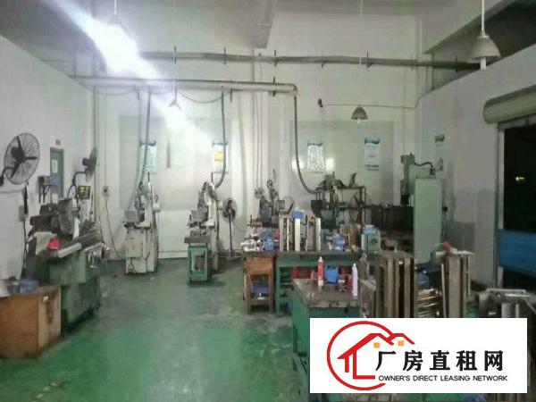 
		出租龙岗区平湖一楼1200平米现成装修带航车厂房
	