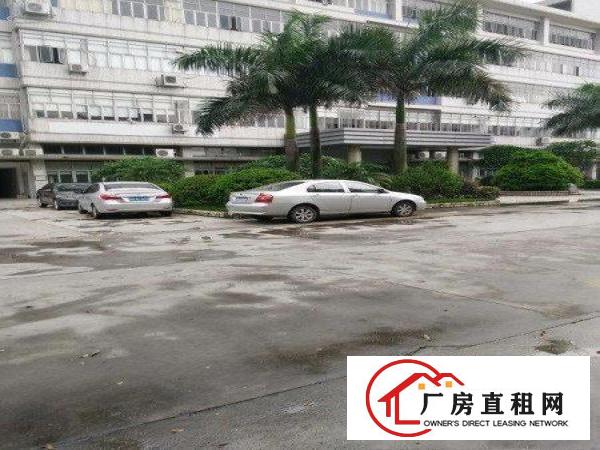 
		平湖白泥坑新出一楼，楼上小面积厂房，冷库出租，100平方起租
	