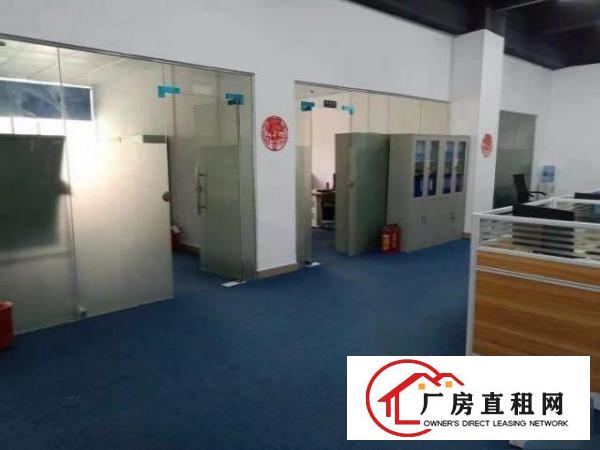 
		平湖白泥坑新出一楼，楼上小面积厂房，冷库出租，100平方起租
	