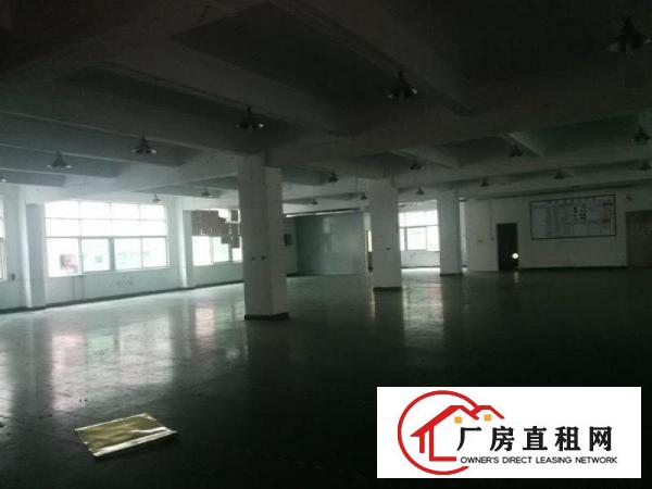 
		平湖富民工业区二楼全新装修1900平米业主直租
	