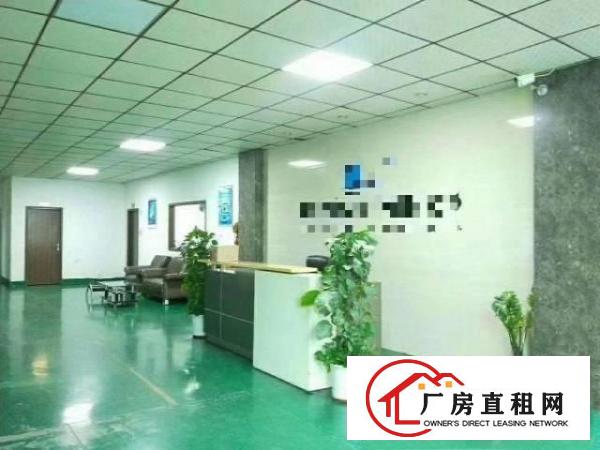
		平湖原房东厂房二楼带办公室装修2300平方，可分租
	
