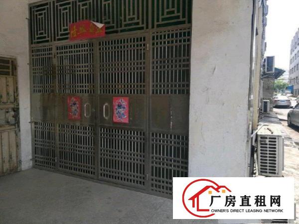 
		平湖鹅公岭工业区原房东厂房一楼600平现成行车
	
