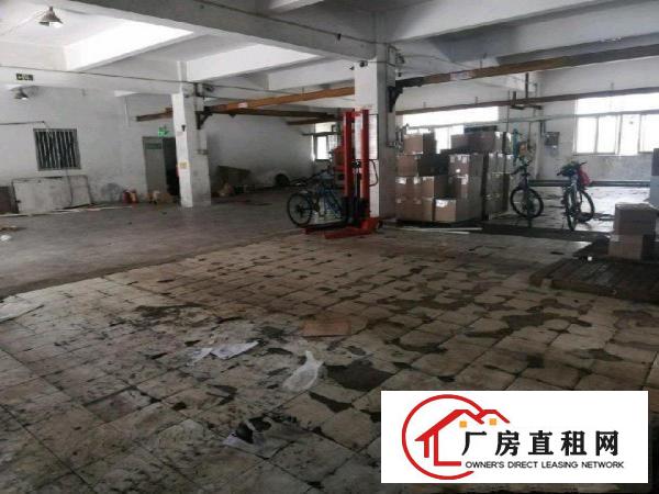 
		平湖鹅公岭工业区原房东厂房一楼600平现成行车
	