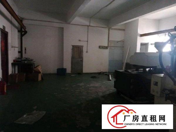 
		平湖鹅公岭工业区原房东厂房一楼600平现成行车
	