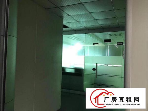 
		华南城二楼600平方带装修出租
	
